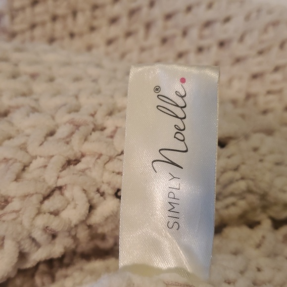 Simply Noelle Elegant Winter White w Tan Thread Detail Knit Shawl Scarf - Picture 8 of 9